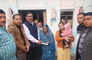 बसपा नेता राजू गौतम मृतक लेखपाल के परिजनों को दिया हर संभव मदद का भरोसा