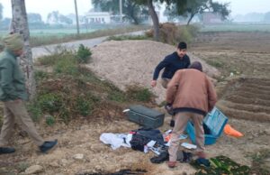 घर में घुसे चोर लाखों का उठा ले गए सामान