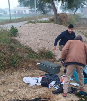 घर में घुसे चोर लाखों का उठा ले गए सामान