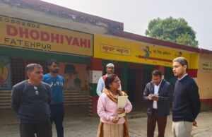 जिलाधिकारी ने कंपोजिट विद्यालय ढोड़ियाही का किया औचक निरीक्षण