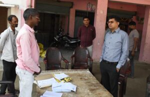 जिलाधिकारी ने किया मतदाता पंजीकरण केंद्र का निरीक्षण, दिए जरूरी दिशा-निर्देश