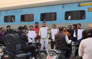 कांग्रेस कार्यकर्ताओं ने चलाया हस्ताक्षर अभियान