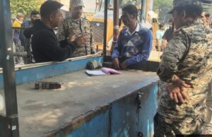 फुटपाथ पर बने अवैद्य गार्डन को अतिक्रमण मुक्त कराया