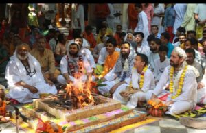 41 दिवसीय साधना कर बाहर आये महंत राधामोहन दास