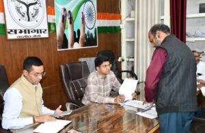 जिम्मेदारों को सख्त निर्देश: डीएम ने दो तहसीलों में मतदाता पुनरीक्षण कार्य का किया निरीक्षण