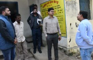 डीएम ने धान क्रय केंद्र का किया निरीक्षण, पारदर्शी खरीद और समय से भुगतान के निर्देश