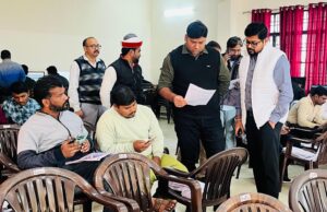 एडीएम ने मितौली में परखी SIR की रफ्तार, टीम को दिया जोश भरने वाला मंत्र