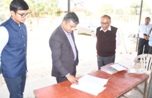 जिलाधिकारी ने मुण्डेरा मण्डी स्थित वेयर हाउस का किया निरीक्षण
