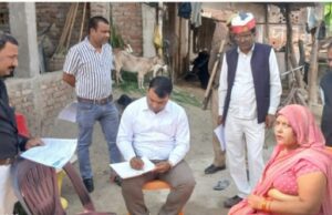 उप जिलधिकारी कसया, बीएलओ ने किया गणना प्रपत्र वितरण और साक्ष्य के साथ वापस लेने का स्थलीय जांच जारी