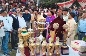 फुटबाल टूर्नामेंट का फाइनल मैच कुशीनगर और गोरखपुर की टीमों के मध्य खेला गया