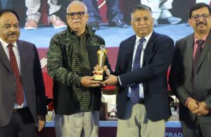 आईपीपीबी प्रीमियम अकाउंट विशेष संवर्ग में प्रदेश स्तर पर पुरस्कृत हुए पडरी शाखा डाकपाल संजय सिंह