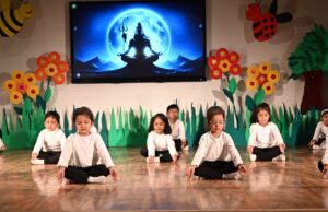 बच्चों की प्रस्तुति पर झूम उठे लोग, बजती रही तालियां