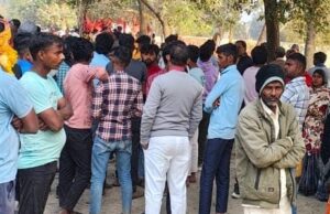 टेण्ट संचालक के खिलाफ केस दर्ज करने और गिरफ्तारी की मांग को लेकर ग्रामीणों ने हाईवे जाम करने का किया प्रयास