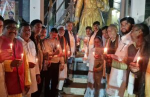 दिल्ली कार ब्लास्ट को लेकर कांग्रेस ने निकाला कैंडल मार्च