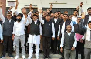 अधिवक्ता सुरक्षा विधेयक को लेकर वकीलों ने भरी हुंकार, किया विरोध प्रदर्शन