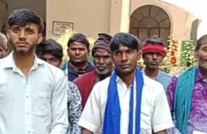 अंबेडकर पार्क की जमीन पर अवैध खनन कलेक्ट्रेट पहुंचे ग्रामीण