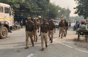 नई दिल्ली धमाके के बाद फतेहपुर पुलिस सतर्क, भीड़भाड़ वाले इलाकों में फ्लैग मार्च