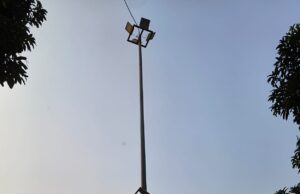 सिराथू में पल्लवी पटेल द्वारा लगाई गई हाईमास्ट लाइट एक साल से खराब, बार-बार शिकायत के बाद भी नहीं हुई सुनवाई