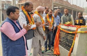 वरिष्ठ जनों ने किया नगर पालिका द्वारा नवनिर्मित सी० सी० रोड का उद्घाटन