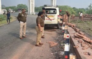 सरस्वती विद्या मंदिर की स्कूल वैन पलटी, पाँच छात्र घायल