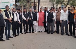 जिला जज ने सिविल न्यायालय का किया औचक निरीक्षण, अधिवक्ताओं ने सौंपा ज्ञापन