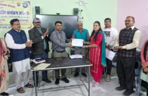 एसडीएम ने शिक्षकों को दिया प्रशस्ति पत्र