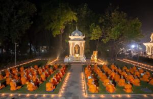 116 थाई भिक्षुओं और उपासकों ने थाई मंदिर में की बुद्ध वंदना