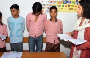 डीएम ने चार परिषदीय विद्यालयों का किया औचक निरीक्षण,मचा हड़कंप