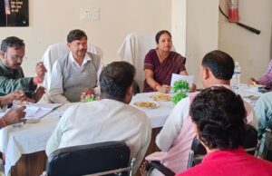 बैठक में समस्याओं के निराकरण के लिए नगर पंचायत अध्यक्ष ने दिया आश्वासन
