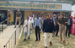 एसआईआर के अंतर्गत समीक्षा कर विभिन्न बूथों का डीईओ ने किया स्थलीय निरीक्षण