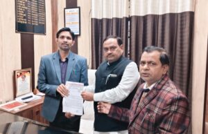 बीएसए को ज्ञापन सौंप शिक्षकों की समस्याओं के समाधान की मांग