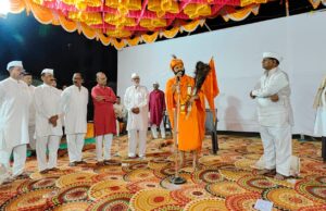 कुछ लोग राष्ट्र को भ्रम और विवाद की ओर ले जा रहे हैं – महंत एकनाथ