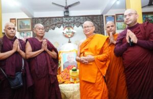 बोधगया से पहुंचे बौद्ध धर्मगुरु ने थाई परम्परा के अनुसार दी श्रद्धांजलि