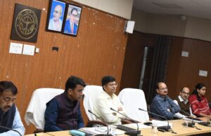सीएम डैश बोर्ड रैंकिंग सुधारें, लापरवाही बर्दाश्त नहीं: डीएम ने दी कड़ी चेतावनी