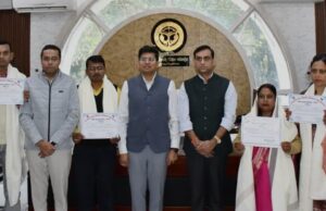 शत-प्रतिशत एसआईआर कार्य पूर्ण करने वाले बीएलओ सम्मानित