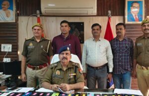 गुम हुए मोबाइल फोन जीआरपी ने किये बरामद, स्वामियों को बुलाकर फोन किये सुपुर्द
