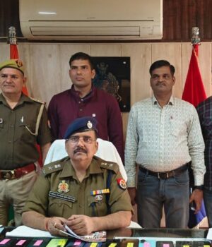 गुम हुए मोबाइल फोन जीआरपी ने किये बरामद, स्वामियों को बुलाकर फोन किये सुपुर्द