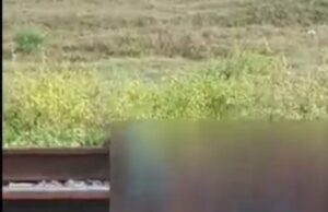 भदोही रेलवे ट्रैक पर दो टुकड़ों में मिला शव प्रेम प्रसंग में आत्महत्या की आशंका पुलिस जांच में जुटी