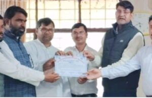 एसडीएम ने उत्कृष्ट कार्य करने वाले बीएलओ को किया सम्मानित