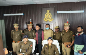 चोलापुर पुलिस व एसओजी की संयुक्त टीम की तत्परता से ग्राम कैथोर में अज्ञात महिला की हत्या की घटना का त्वरित अनावरण, वाँछित अभियुक्त गिरफ्तार, आला कत्ल बरामद* खुलासा करने वाले पुलिस टीम को सीपी ने 25 हजार रुपए का इनाम की घोषणा