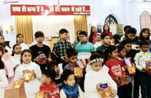 क्रिसमस का जश्न: संडे स्कूल के बच्चों ने प्रस्तुत किया अद्भुत कार्यक्रम