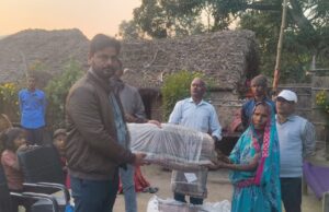 सर्दी में राहत की पहल : डीएम दुर्गा शक्ति नागपाल के नेतृत्व में जिलेभर में जरूरतमंदों को कम्बल वितरण अभियान शुरू