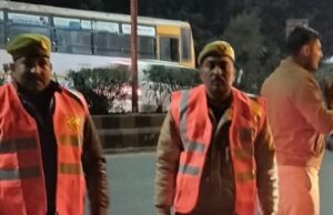 नो पार्किंग जोन में खड़े वाहनों का कटा चालान