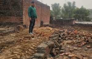 उप जिलाधिकारी के निर्देश पर सरकारी भूमि पर हो रहे अवैध निर्माण को लेखपाल सौरभ राय ने हटाया