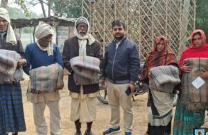 सरकारी कंबल पाकर जरूरतमंदों को मिली ठंड से राहत
