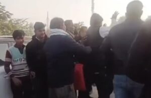 अजीतमल तहसील परिसर में आपस में भिड़े अधिवक्ता