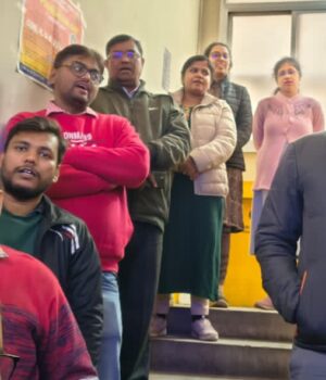 बीमा कर्मियों ने अपनी मांगों को लेकर किया प्रदर्शन