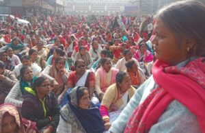 विधान सभा मार्च में उमड़ा आशा वर्कर्स का हुजूम,सरकार से नाराज आशा कर्मियों को चारबाग में रोका गया