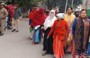 महिला सम्मान की रक्षा में सपा महिला सभा ने कलेक्ट्रेट में भरी हुंकार, नीतीश कुमार के कृत्य और संजय निषाद के रुख पर जिलाधिकारी को सौंपा ज्ञापन