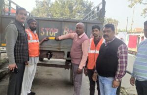 जीवन सुरक्षा हेतु मिल प्रशासन ने वाहनों पर लगाए रिफ्लेक्टर एवं सावधानी से वाहन चलाने के लिए दिये संदेश